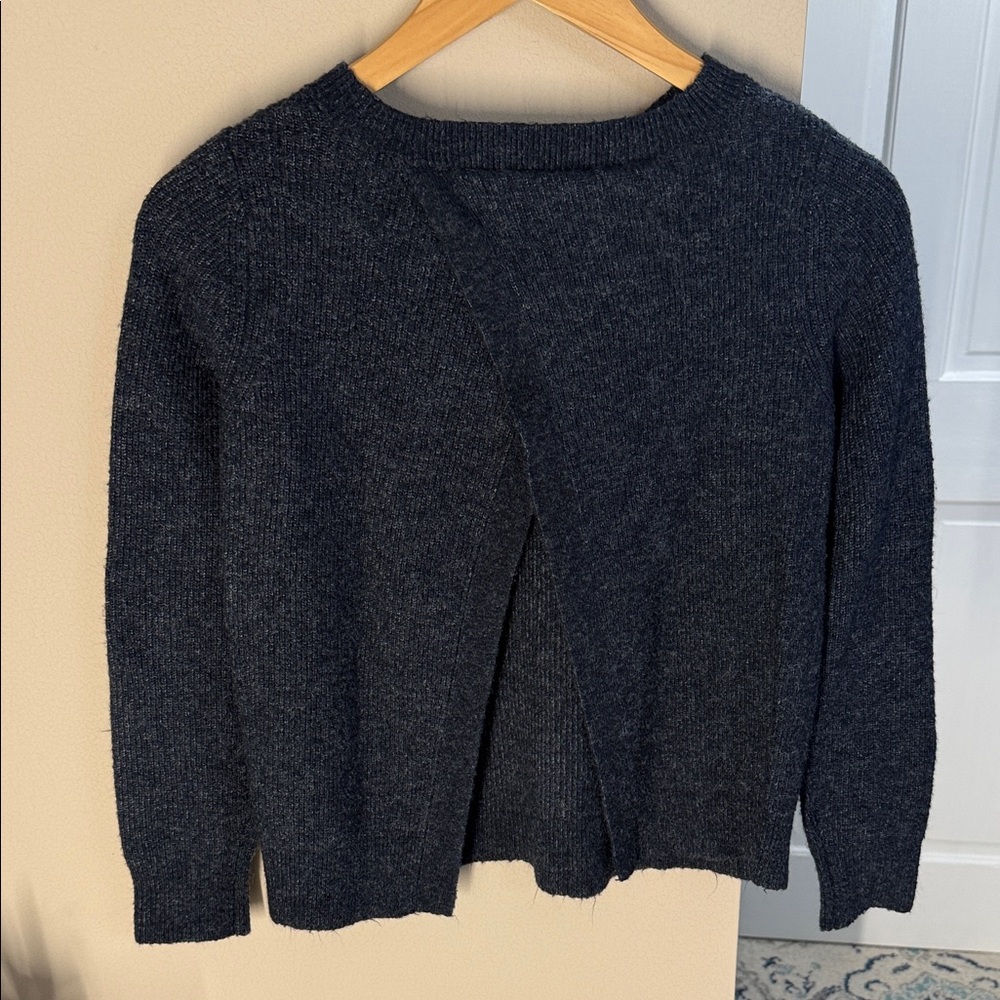 Abercrombie & Fitch split back sweater
